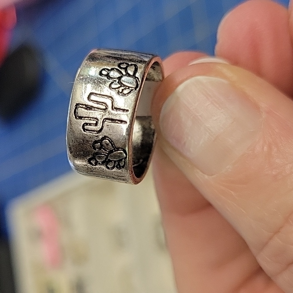 Cactus Wide Band Ring Size 7 - Picture 2 of 5